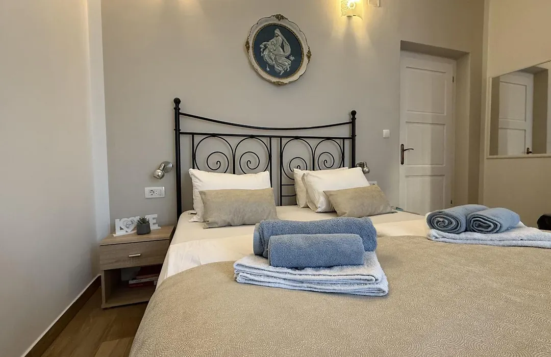 Rooms Lucia-1