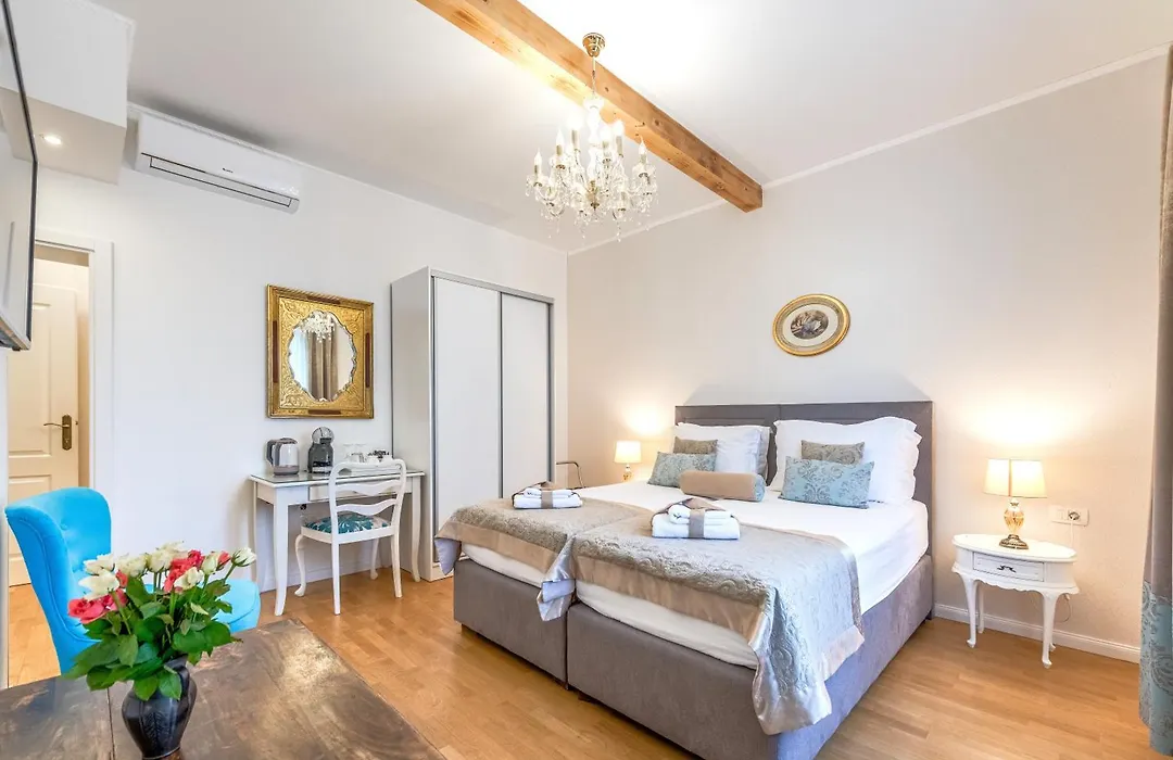 Le Monde - Vintage Accommodation-1