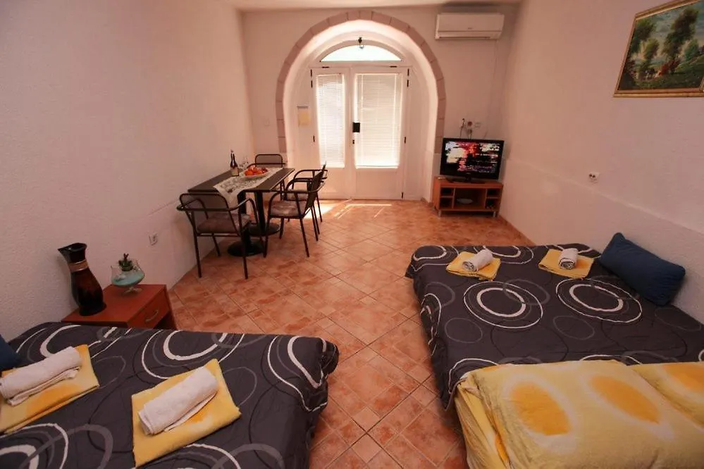Apartments Ezra-1