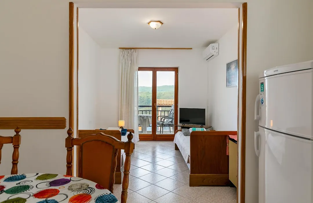 Apartments Pino Rabac-1