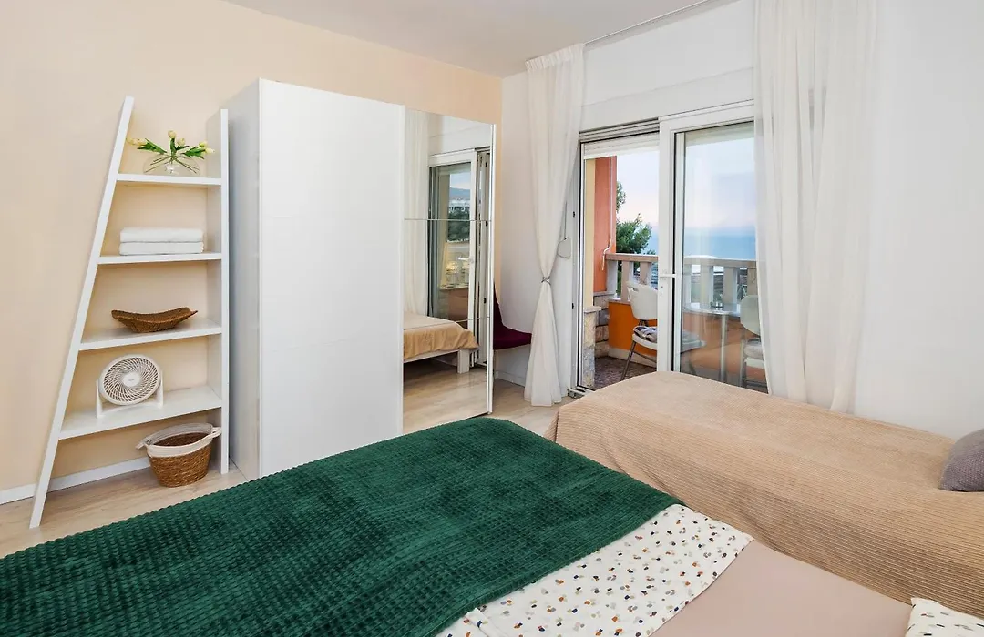 Super Horizont- Sea View Apartments With Private Jacuzzi Time & Free Parking-1