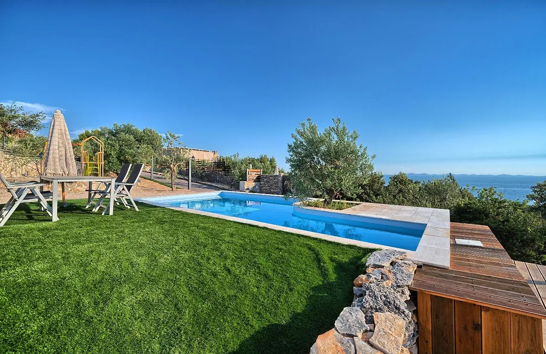 Golden Haven Luxe Glamp Resort-1
