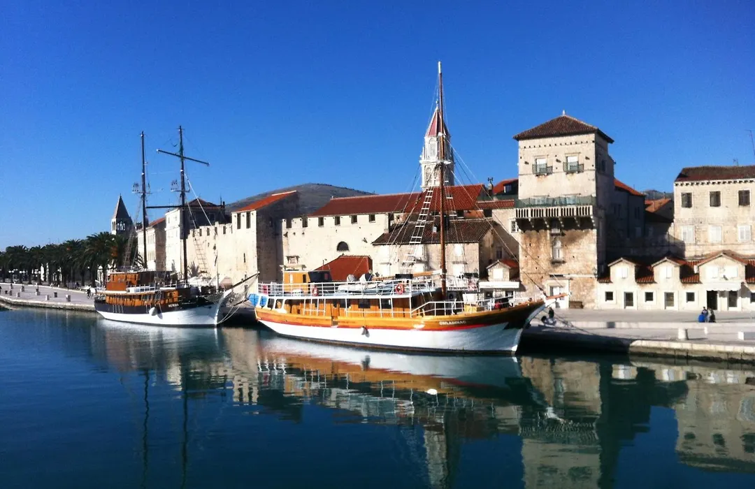 Guesthouse Trogir Proto-Free Parking-1