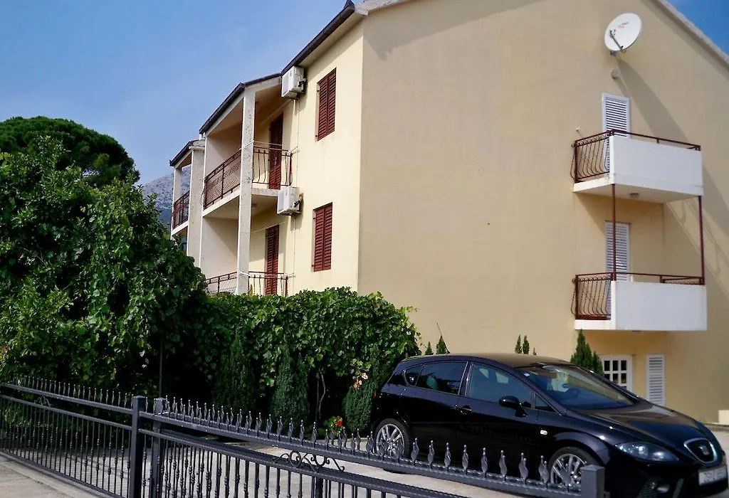 Guesthouse Lucic-1