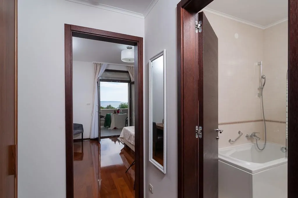Luxury Rooms Near The Beach3-1