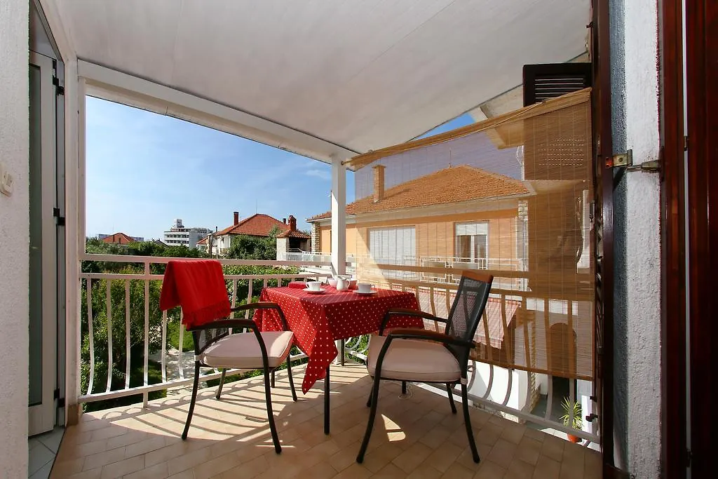 Rooms & Apartments Soline Nuove-1