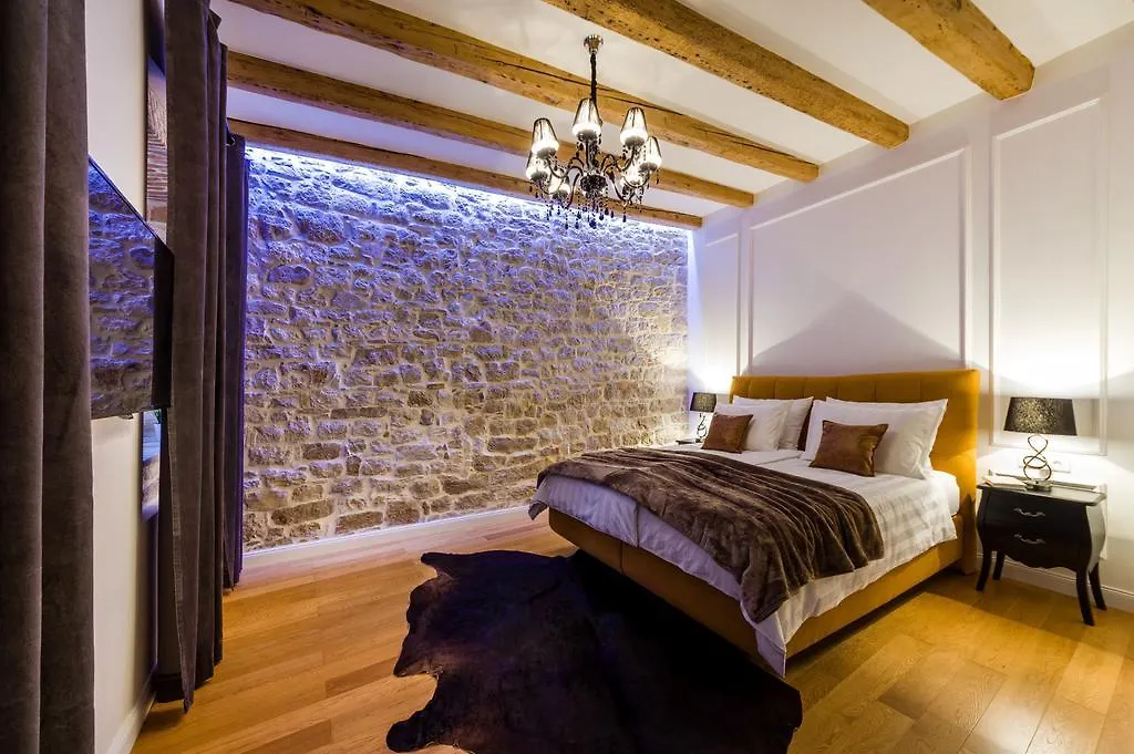 Emporio Boutique Suite-1