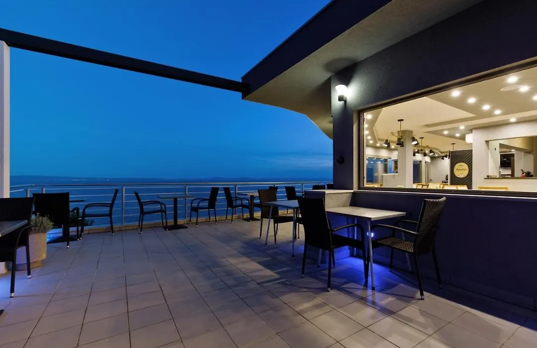 Ark Beach Apartments-1