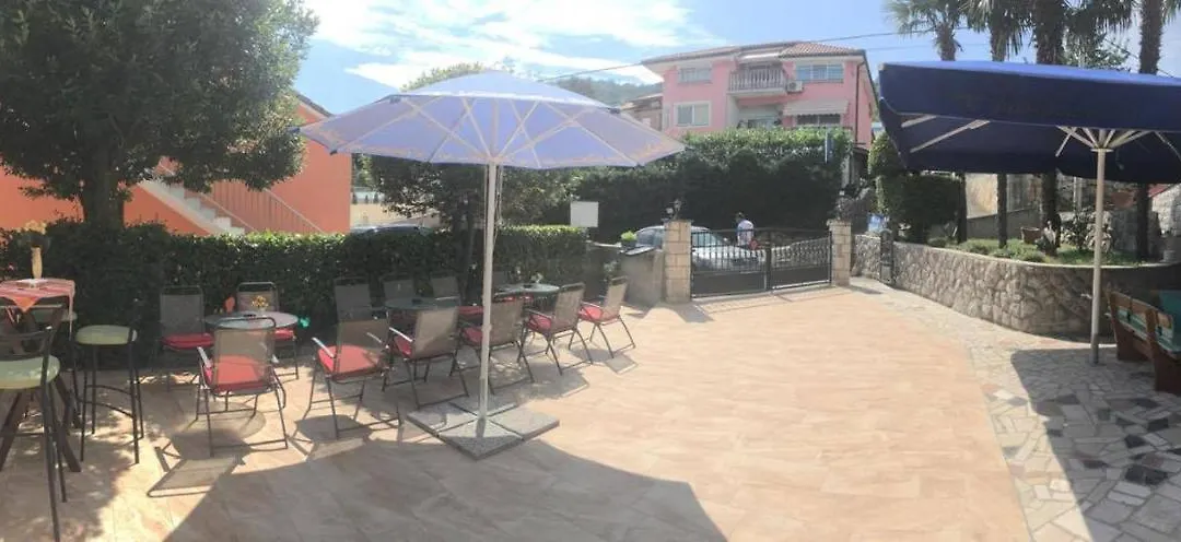 Guesthouse Villa Manda-1