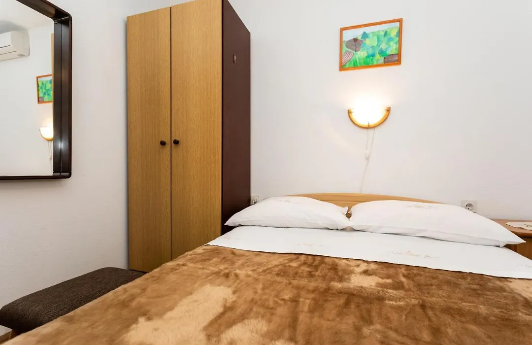 Rooms & Studio Apartment Mira-1