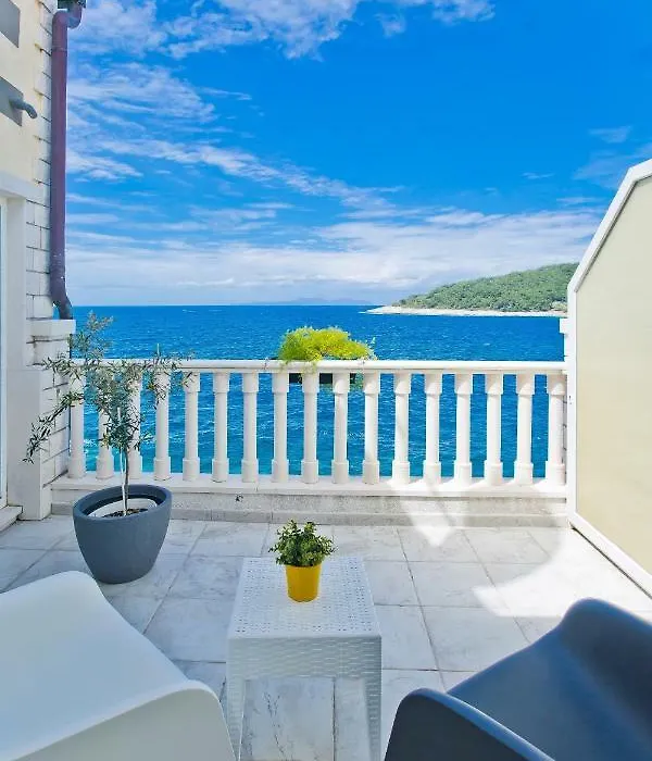 Luxury Bellavista Amazing Sea Holidays With Private Beach & Parking-1