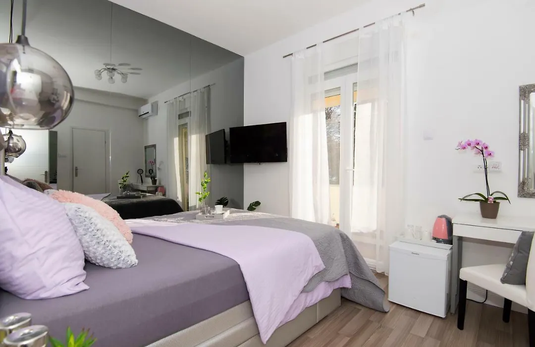 Guest House Lenny Rooms-1