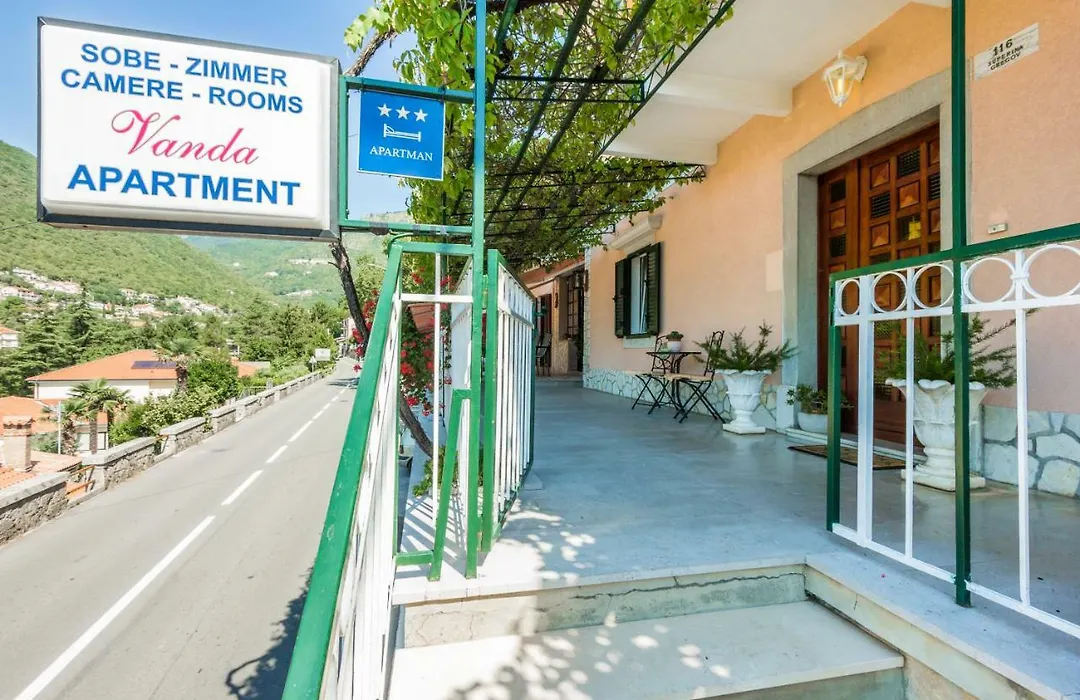 Rooms Vanda & Frane-1