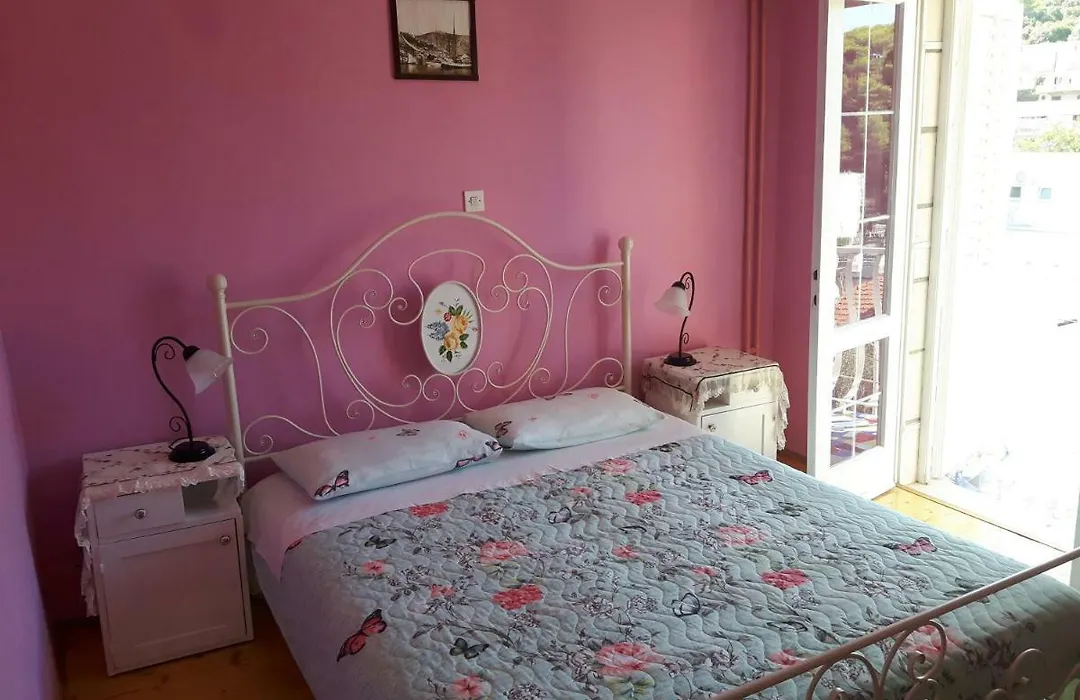 Noor Apartment And Room-1