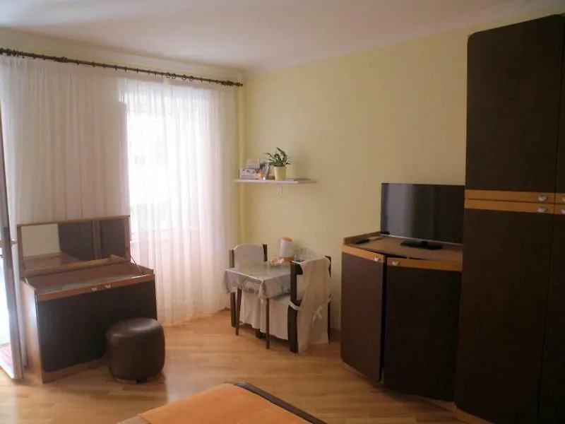 Rooms Alida-1