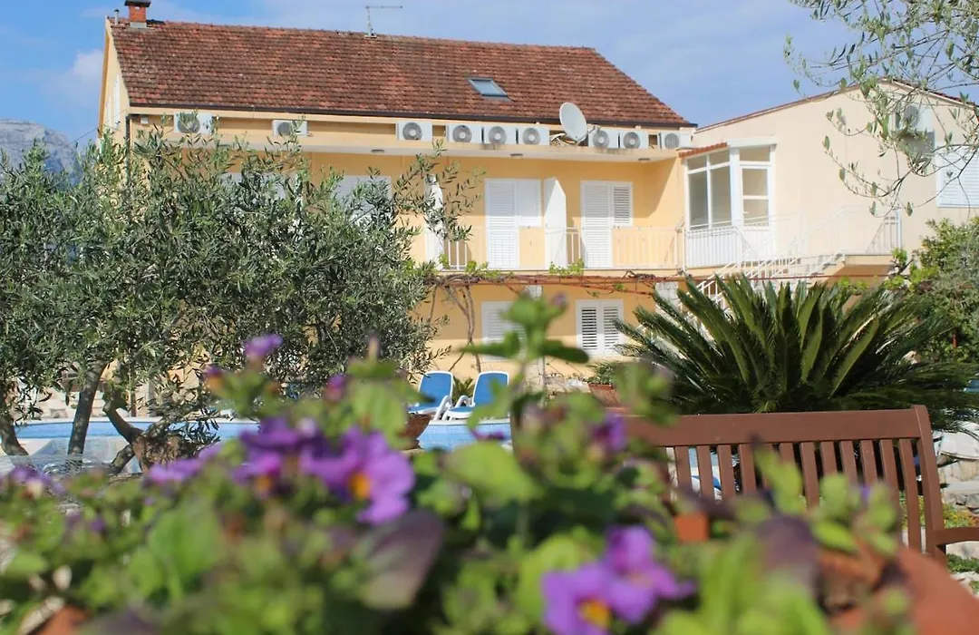 Spacious Bedroom For Two With Pool View - Pansion Hajduk-1