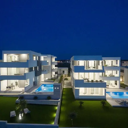 Apartments & Rooms Pool Villas Maris-3