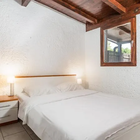Rona Holiday Home Ana-2