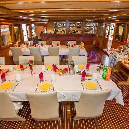Cruise From Dubrovnik On M/Y Dalvin-2