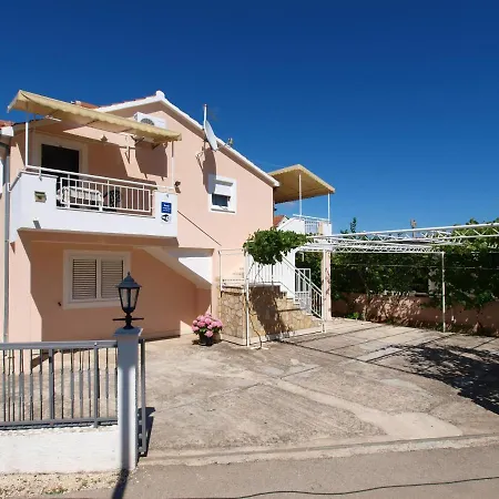 Apartments Skarpa 1601-3
