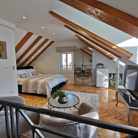 Merla Luxury Rooms-2
