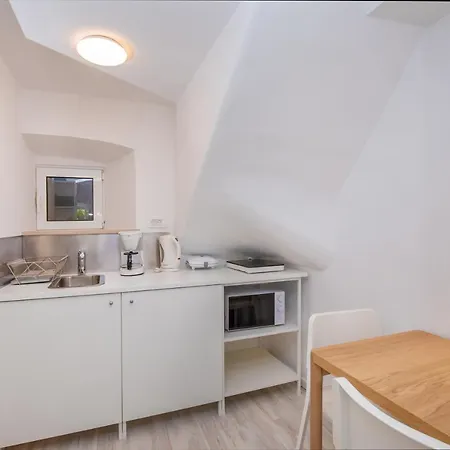 Studio Apartment Bell-2
