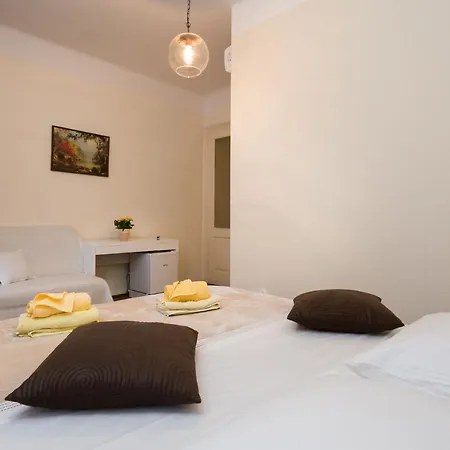 Riva Rooms-3