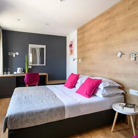 Ora Luxury Rooms-3