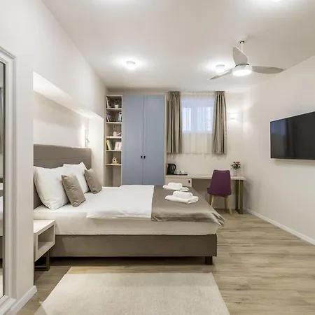 Cor Rooms-2