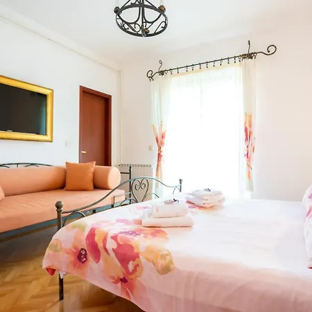 Guesthouse Villa Maria-2