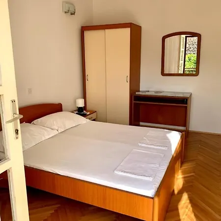 Obradovic Rooms & Apartments-2