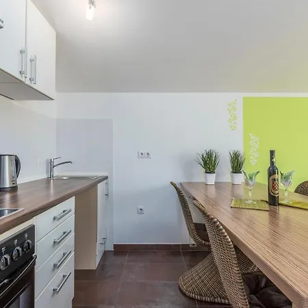 Maja Apartment 3-3