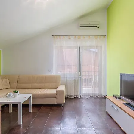Maja Apartment 3-2