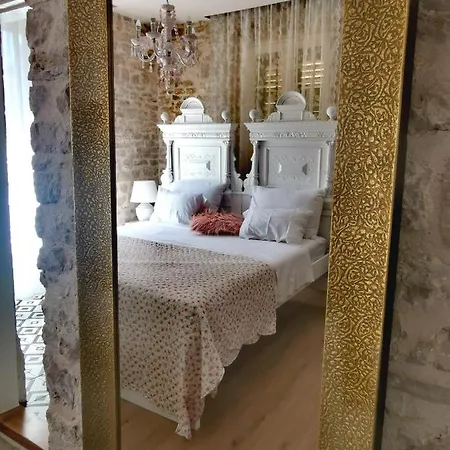 L&L Rooms Royal-2