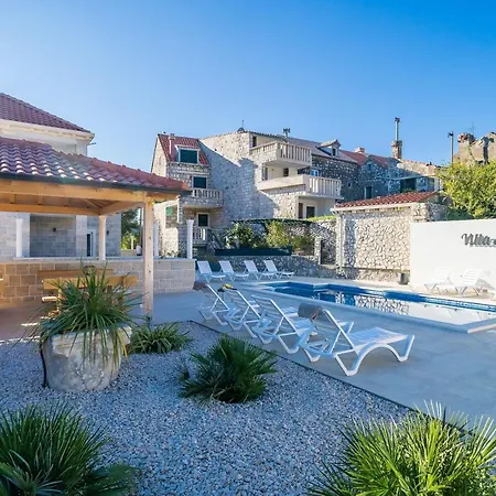 Residence & Pool Villa Schwarz Suites-3