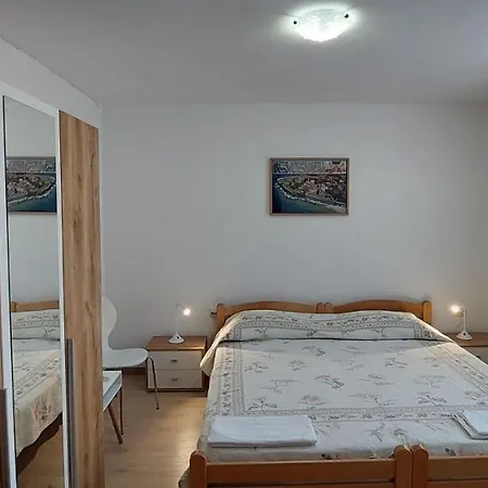 Room Eta-2