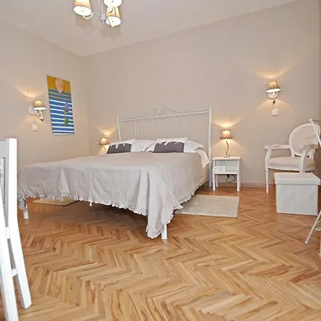 Tinel Rooms Old City Center-3