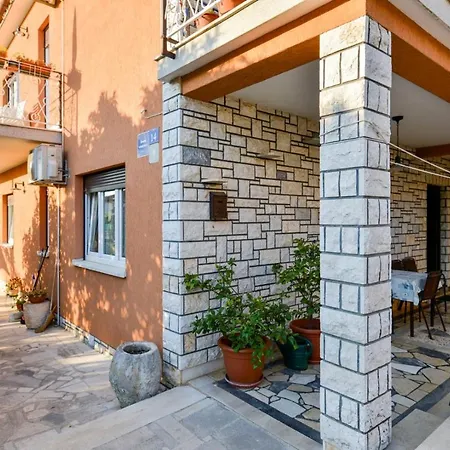 Aleks House With Apartments-3