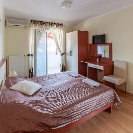 Pag Marina Rooms & Apartment-2