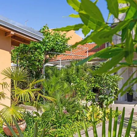 Eleonora Apartments Free Parking, Garden & 5 Min To Beach-2