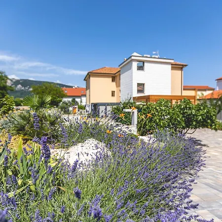 Vila Iris Baska-3