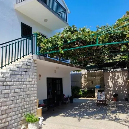 Apartments Racetin-3