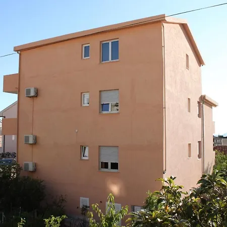 Apartments And Rooms With Parking Space Makarska - 6834-2