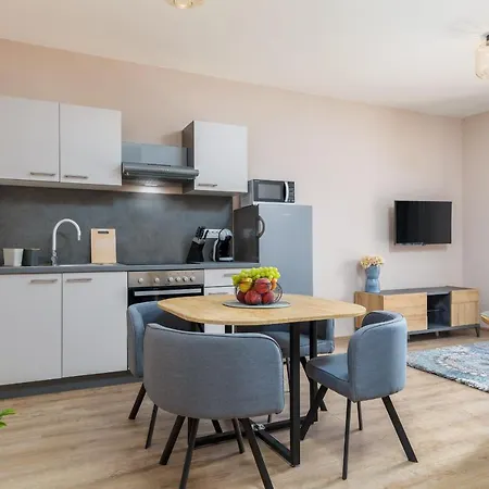 Rooms And Aparments Valbandon 2202-2