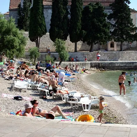 Apartments And Rooms With Parking Space Hvar - 13296-3