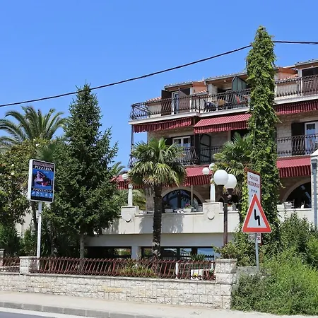 Apartments And Rooms By The Sea Podstrana, Split - 10302-2