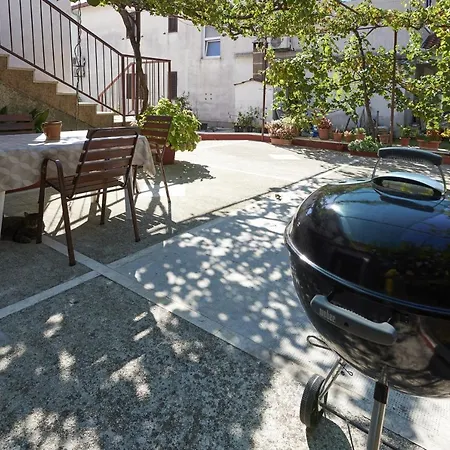 Apartments And Rooms With Parking Space Trogir - 13102-3
