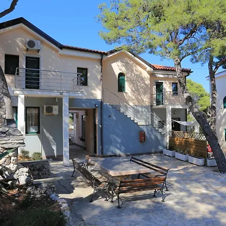 Apartments And Rooms By The Sea Rogoznica - 3266-3