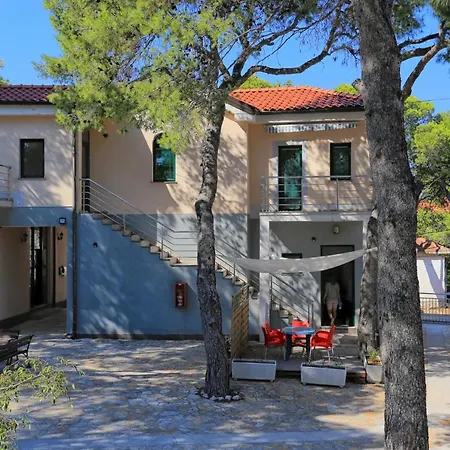 Apartments And Rooms By The Sea Rogoznica - 3266-2