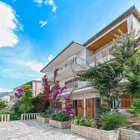 Apartments And Rooms By The Sea Brela, Makarska - 2752-2